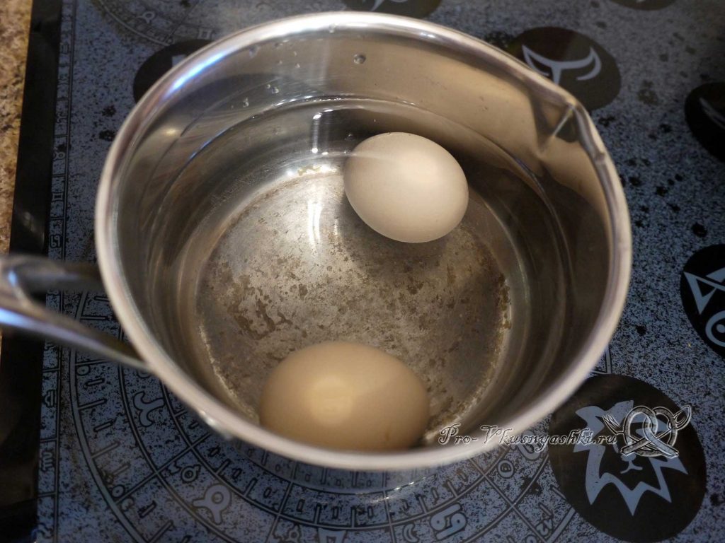 Свекольник холодный классический - варим яйца