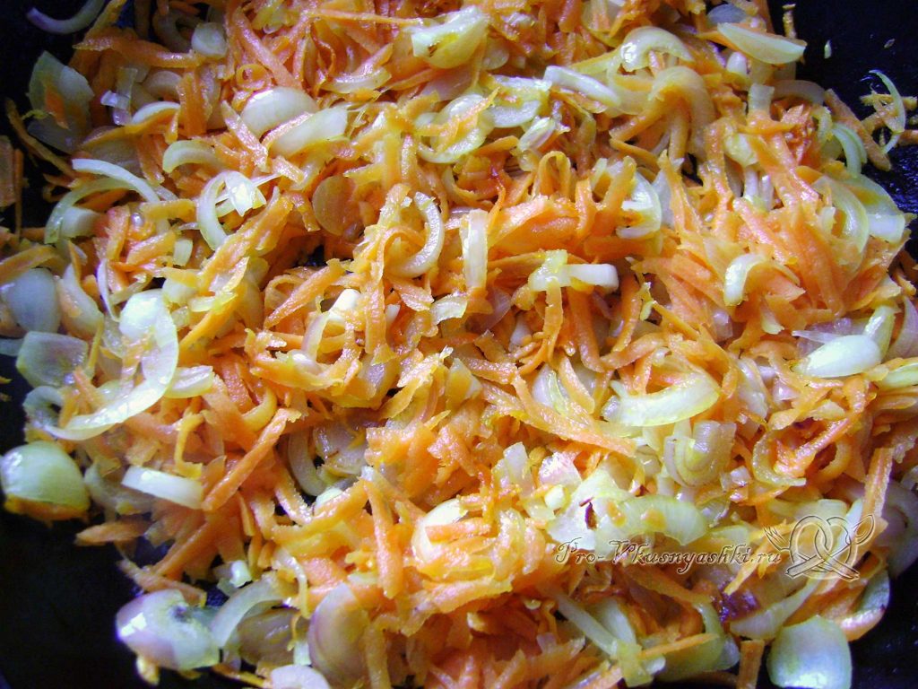Картофельно-тыквенная запеканка с фаршем - обжариваем овощи