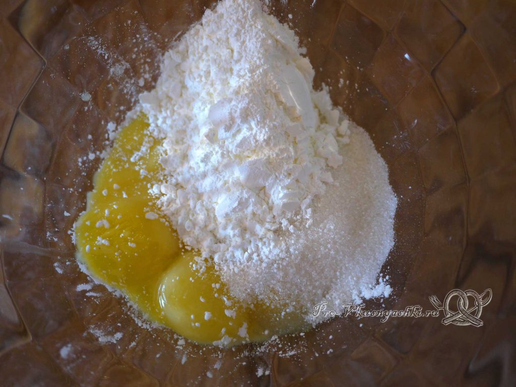 Торт Эстерхази классический - смешиваем яйца, сахар и крахмал