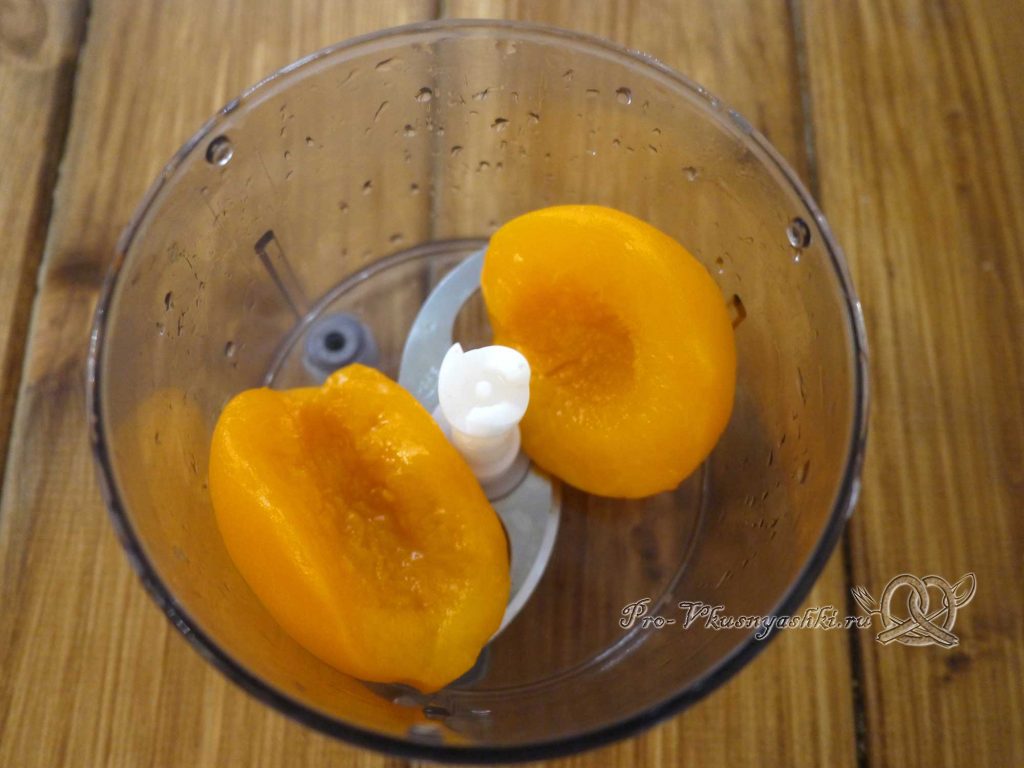 Торт из профитролей в суфле - измельчаем персики