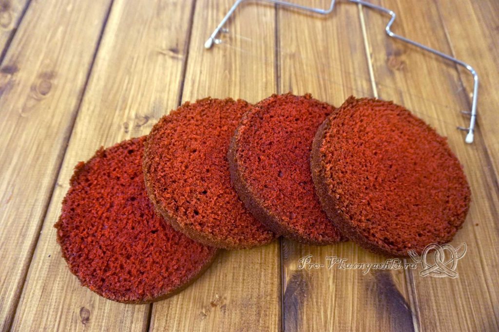 Торт «Красный бархат» - разрезаем бисквит на коржи