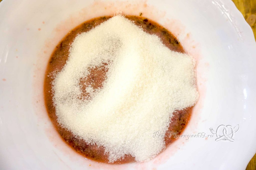 Протертая черная смородина с сахаром - засыпаем ягоды сахаром