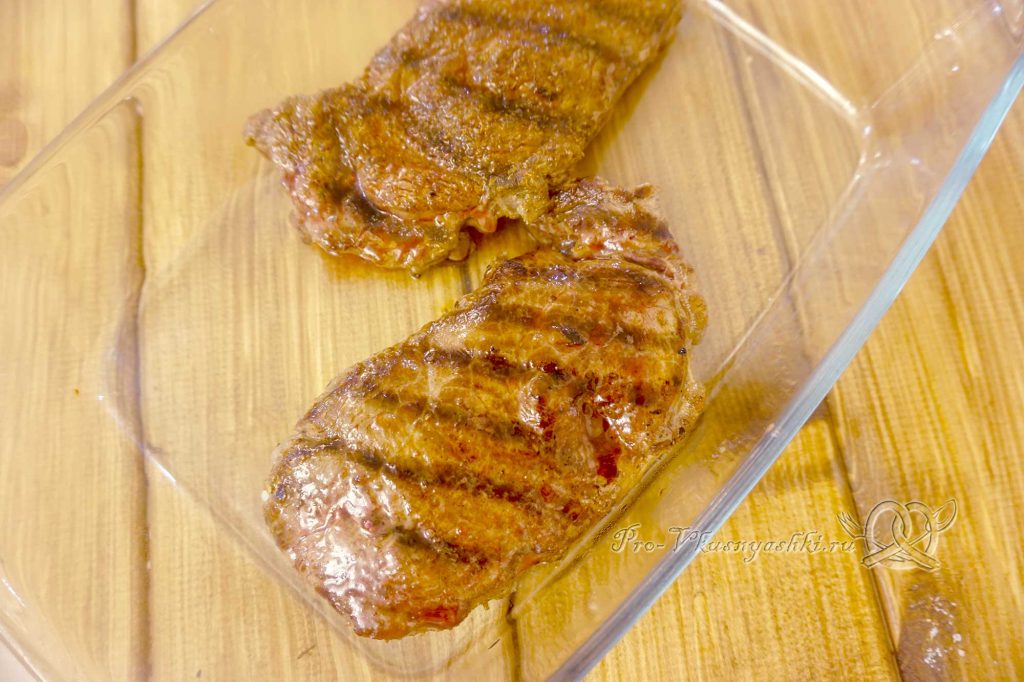 Стейк из говядины на сковороде гриль - запекаем мясо до готовности