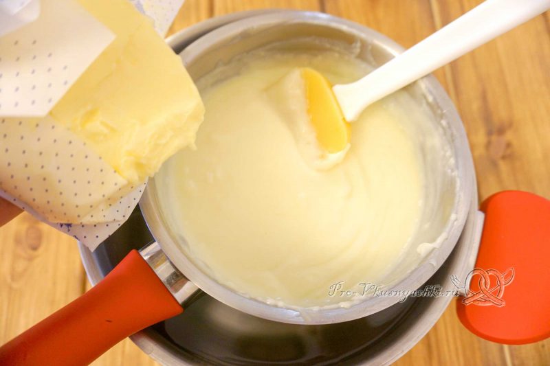 Торт Фрезье с клубникой - добавляем в заварной крем сливочное масло