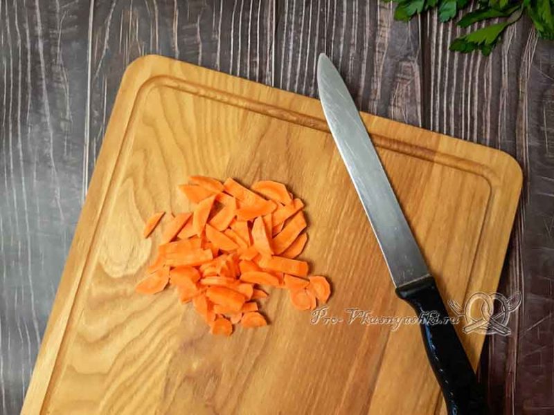 Лагман классический из говядины - нарезаем морковь