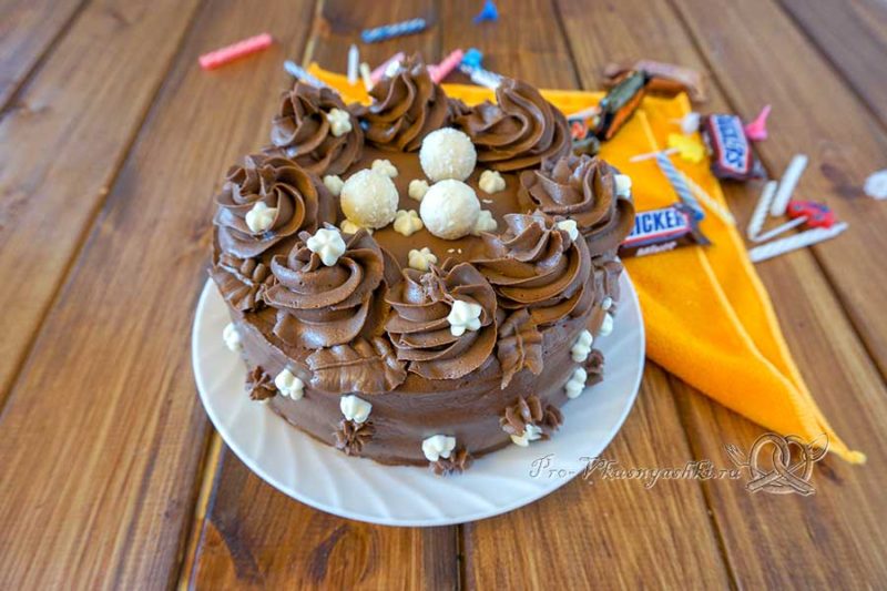 Домашний бисквитный торт «Шоколадный микс» - подача