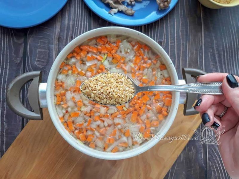 Куриный суп с булгуром - добавляем булгур в суп