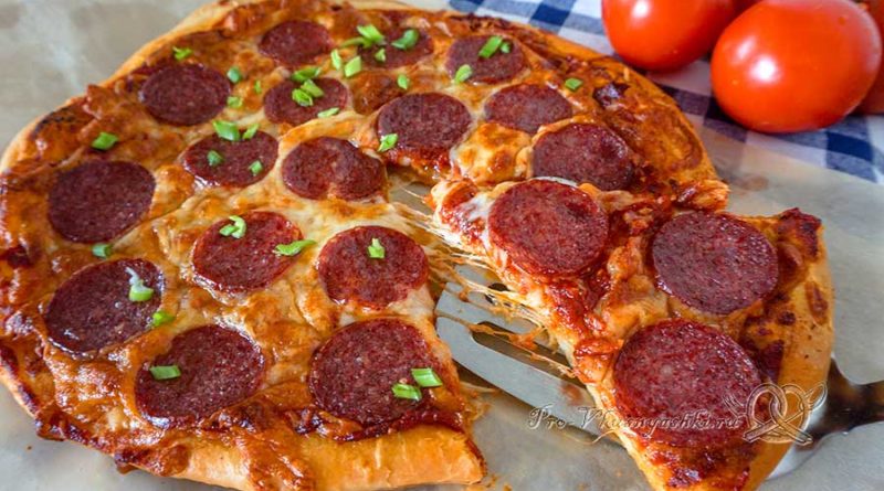 Домашняя пицца салями - готовая пицца