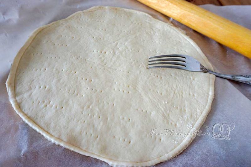 Домашняя пицца салями - раскатываем тесто