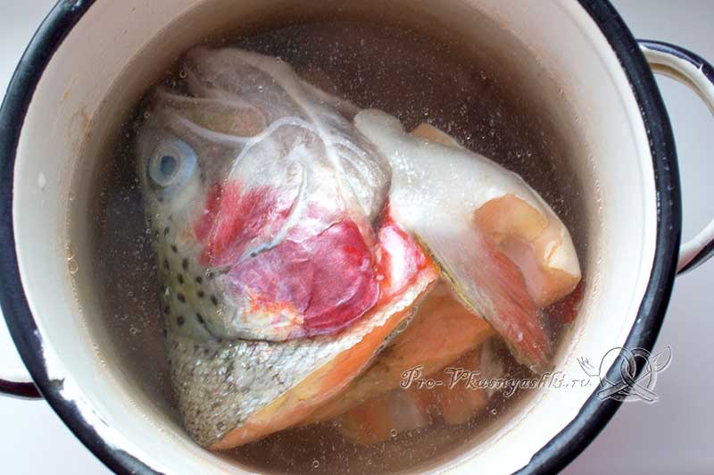 Рыбный суп из свежей форели - варим рыбу